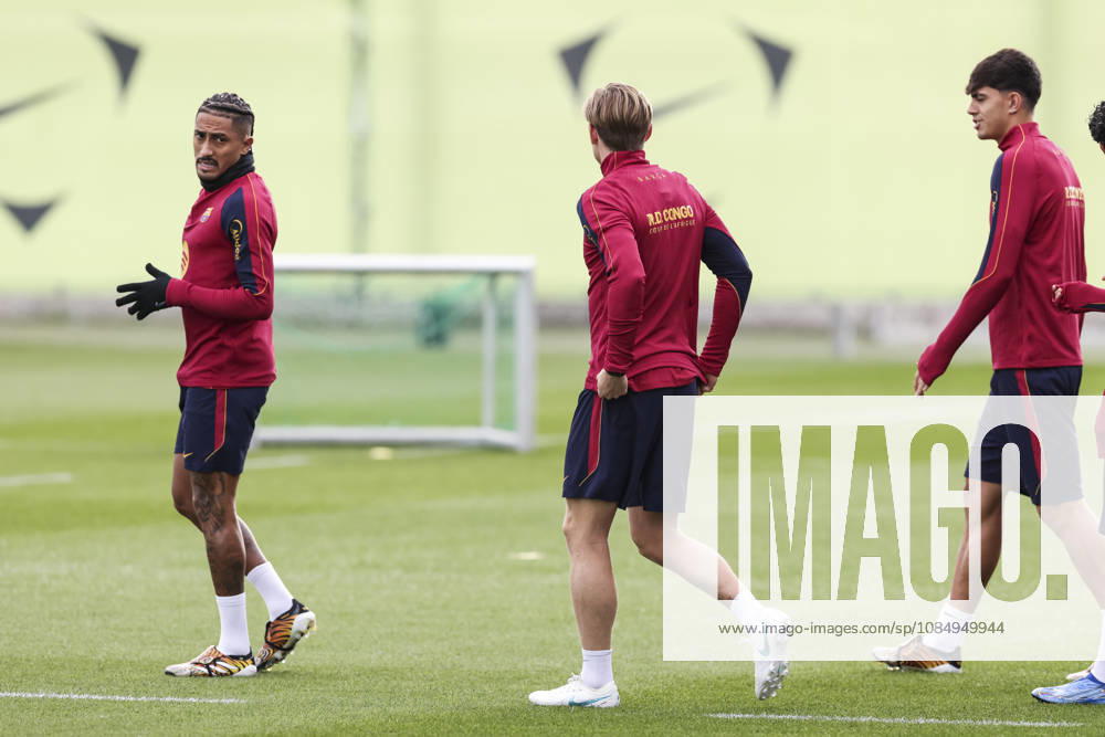 Raphinha and Frenkie de Jong during the training day of FC Barcelona, Barca ahead the Spanish League, Laliga EA Sports, football match against Real Madrid CF at Ciudad Esportiva Joan Gamper on October 24, 2026 in Sant Joan Despi, Barcelona, Spain. Sant Joan Despi Spain - ZUMAa181 20261024_zaa_a181_014