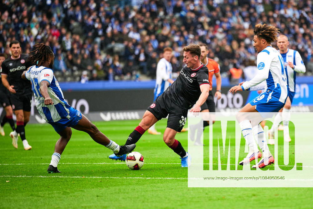 Deyovaisio Zeefuik (Hertha BSC, 42), Marius Woerl (Arminia Bielefeld, 38), Oluwaseun Victor Adewumi (Hertha BSC, 19), GER, Hertha BSC vs. Arminia Bielefeld, 2. Bundesliga, Saison 2026 27, 09. Spieltag, 24.10.2026 (DFL REGULATIONS PROHIBIT ANY USE OF PHOTOGRAPHS AS IMAGE SEQUENCES AND OR QUASI - VIDEO). GER, Hertha BSC vs. Arminia Bielefeld, 2. Bundesliga, Saison 2026 27, 09. Spieltag, 24.10.2026 Berlin