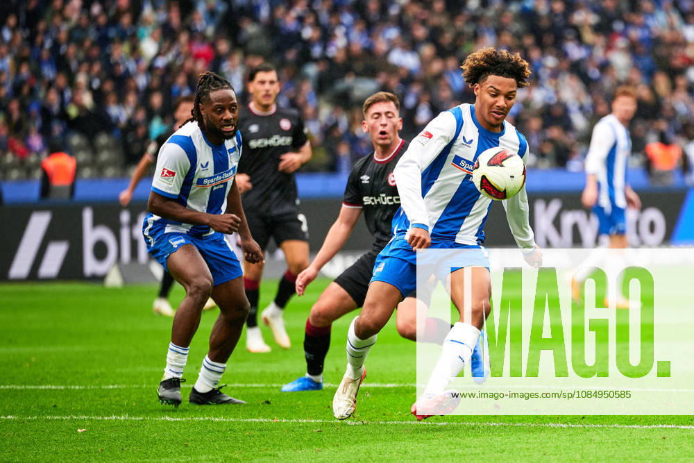 Deyovaisio Zeefuik (Hertha BSC, 42), Marius Woerl (Arminia Bielefeld, 38), Oluwaseun Victor Adewumi (Hertha BSC, 19), GER, Hertha BSC vs. Arminia Bielefeld, 2. Bundesliga, Saison 2026 27, 09. Spieltag, 24.10.2026 (DFL REGULATIONS PROHIBIT ANY USE OF PHOTOGRAPHS AS IMAGE SEQUENCES AND OR QUASI - VIDEO). GER, Hertha BSC vs. Arminia Bielefeld, 2. Bundesliga, Saison 2026 27, 09. Spieltag, 24.10.2026 Berlin