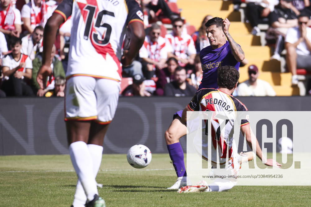 Rayo Vallecano v Espanyol - La Liga EA Sports 2026 27 October 24, 2026, Vallecas Stadium, Madrid, Spain: Lucas Cepeda of Elche is defended by Adria Pedrosa during La Liga EA Sports match between Rayo Vallecano and Elche CF at Vallecas Stadium on October 24, 2026 in Madrid, Spain. Madrid Vallecas Stadium Madrid Spain