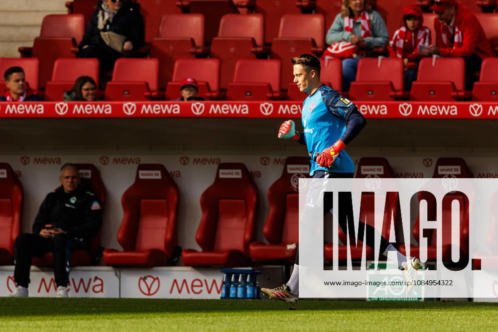 Alexander Schwollow (1. FSV Mainz 05, 1) during the Bundesliga match between 1. FSV Mainz 05 vs. SV Werder Bremen at MEWA Arena on matchday 7 of the 1. Bundesliga on October 24, 2026 in Mainz, Germany. DFL REGULATIONS PROHIBIT ANY USE OF PHOTOGRAPHS AS IMAGE SEQUENCES AND OR QUASI-VIDEO. Rhineland-Palatinate Germany