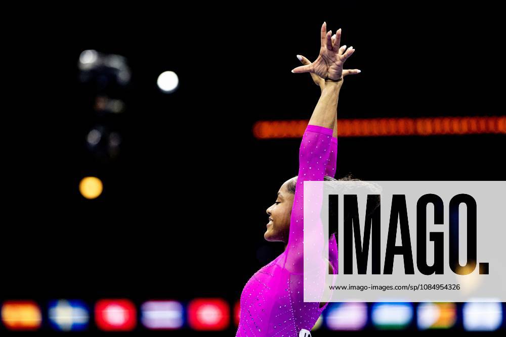 ROTTERDAM - Skye Blakely (USA) during the uneven bars apparatus final at the World Gymnastics Championships in Rotterdam Ahoy. IRIS VAN DEN BROEK ANP ANPxSportx IVx 573463975 originalFilename: 573463975