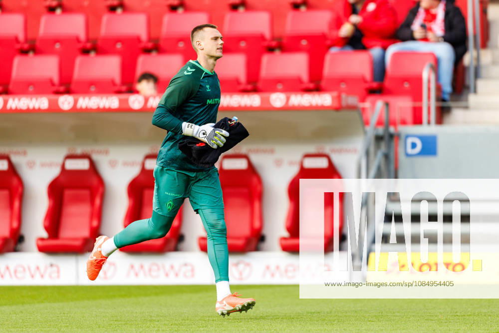 Karl Hein (SV Werder Bremen, 1) during the Bundesliga match between 1. FSV Mainz 05 vs. SV Werder Bremen at MEWA Arena on matchday 7 of the 1. Bundesliga on October 24, 2026 in Mainz, Germany. DFL REGULATIONS PROHIBIT ANY USE OF PHOTOGRAPHS AS IMAGE SEQUENCES AND OR QUASI-VIDEO. Rhineland-Palatinate Germany