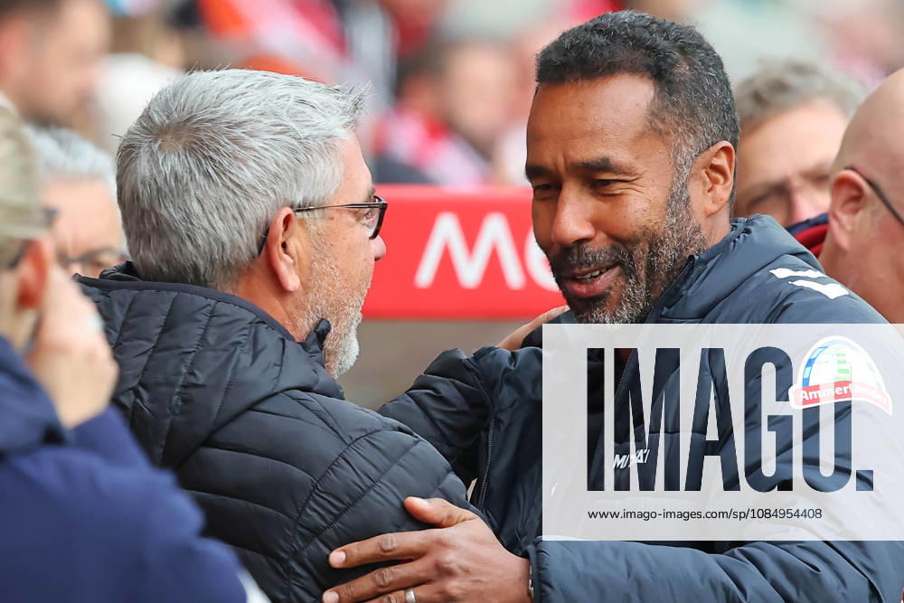 Mainz, Deutschland 24. Oktober 2026: 1. BL - 2026 2027 - Sp. 7 - 1. FSV Mainz 05 gegen SV Werder Bremen Im Bild: v.li. Herzliche Begrüßung zwischen Trainer Urs Fischer (FSV) und Trainer Daniel Thioune (SVW). DFL regulations prohibit any use of photographs as image sequences and or quasi-video Mewa Arena Rheinland - Pfalz