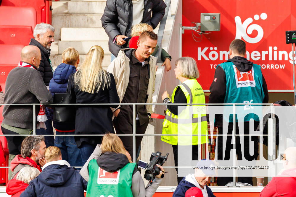 Niko Bungert (1. FSV Mainz 05, sports director) during the Bundesliga match between 1. FSV Mainz 05 vs. SV Werder Bremen at MEWA Arena on matchday 7 of the 1. Bundesliga on October 24, 2026 in Mainz, Germany. DFL REGULATIONS PROHIBIT ANY USE OF PHOTOGRAPHS AS IMAGE SEQUENCES AND OR QUASI-VIDEO. Rhineland-Palatinate Germany