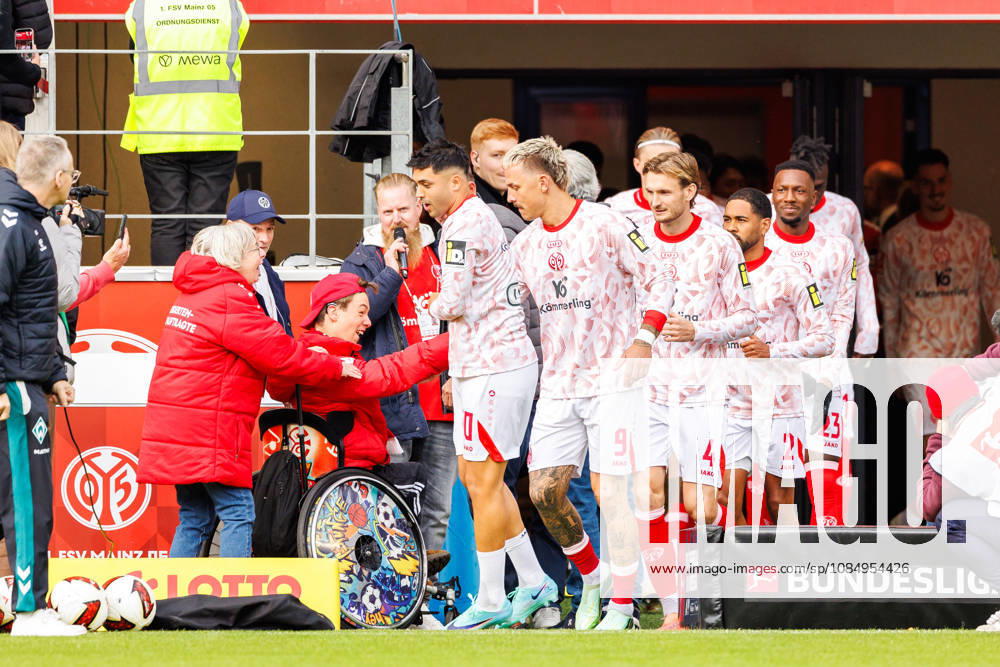 The players of 1. FSV Mainz 05 run out of the tunnel the warm up before the Bundesliga match between 1. FSV Mainz 05 vs. SV Werder Bremen at MEWA Arena on matchday 7 of the 1. Bundesliga on October 24, 2026 in Mainz, Germany. DFL REGULATIONS PROHIBIT ANY USE OF PHOTOGRAPHS AS IMAGE SEQUENCES AND OR QUASI-VIDEO. Rhineland-Palatinate Germany