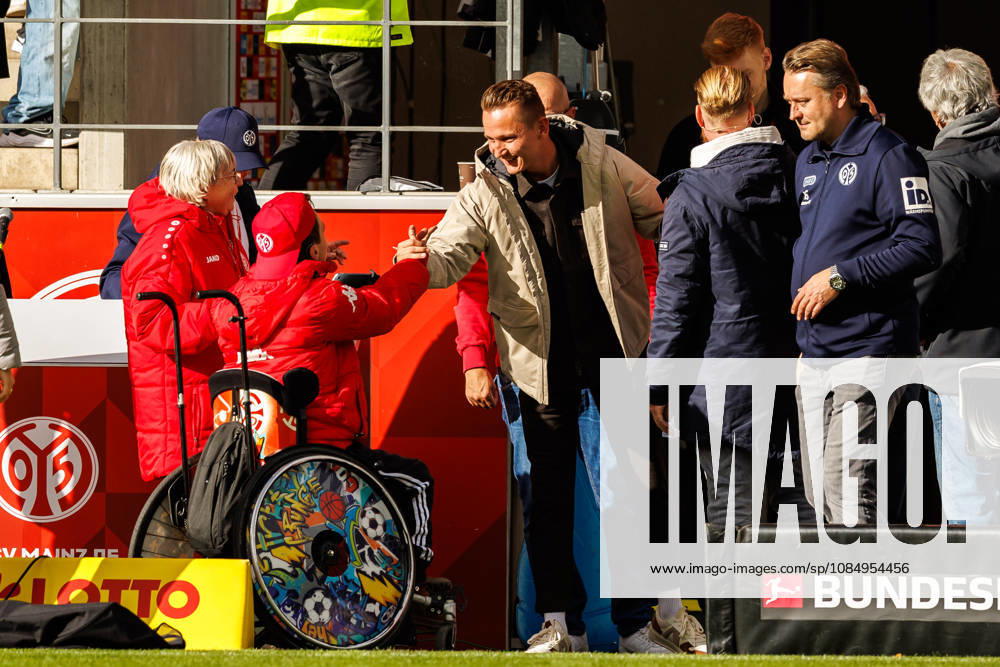 Niko Bungert (1. FSV Mainz 05, sports director) during the Bundesliga match between 1. FSV Mainz 05 vs. SV Werder Bremen at MEWA Arena on matchday 7 of the 1. Bundesliga on October 24, 2026 in Mainz, Germany. DFL REGULATIONS PROHIBIT ANY USE OF PHOTOGRAPHS AS IMAGE SEQUENCES AND OR QUASI-VIDEO. Rhineland-Palatinate Germany