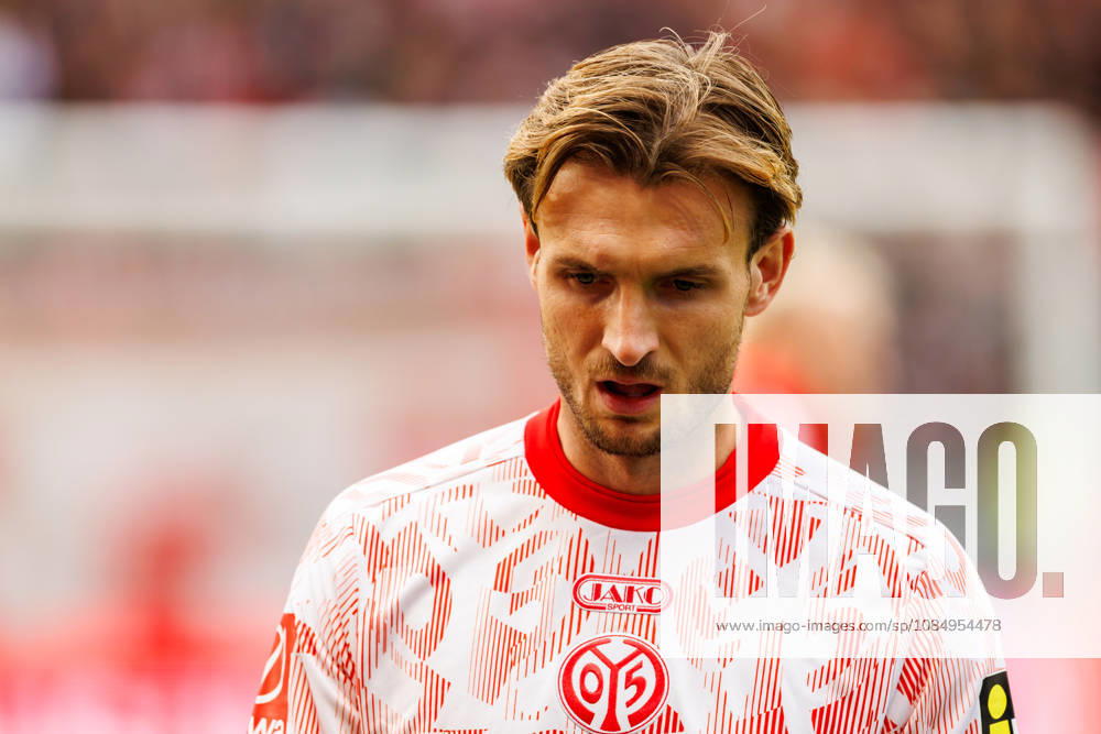 Stefan Posch (1. FSV Mainz 05, 4) during the Bundesliga match between 1. FSV Mainz 05 vs. SV Werder Bremen at MEWA Arena on matchday 7 of the 1. Bundesliga on October 24, 2026 in Mainz, Germany. DFL REGULATIONS PROHIBIT ANY USE OF PHOTOGRAPHS AS IMAGE SEQUENCES AND OR QUASI-VIDEO. Rhineland-Palatinate Germany