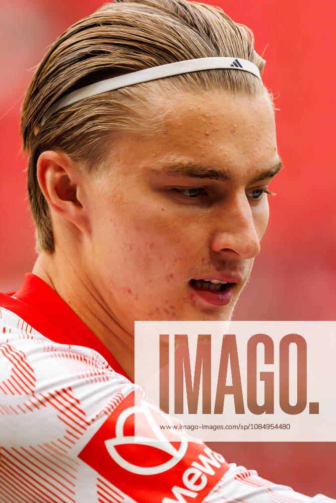 Kacper Potulski (1. FSV Mainz 05, 48) during the Bundesliga match between 1. FSV Mainz 05 vs. SV Werder Bremen at MEWA Arena on matchday 7 of the 1. Bundesliga on October 24, 2026 in Mainz, Germany. DFL REGULATIONS PROHIBIT ANY USE OF PHOTOGRAPHS AS IMAGE SEQUENCES AND OR QUASI-VIDEO. Rhineland-Palatinate Germany