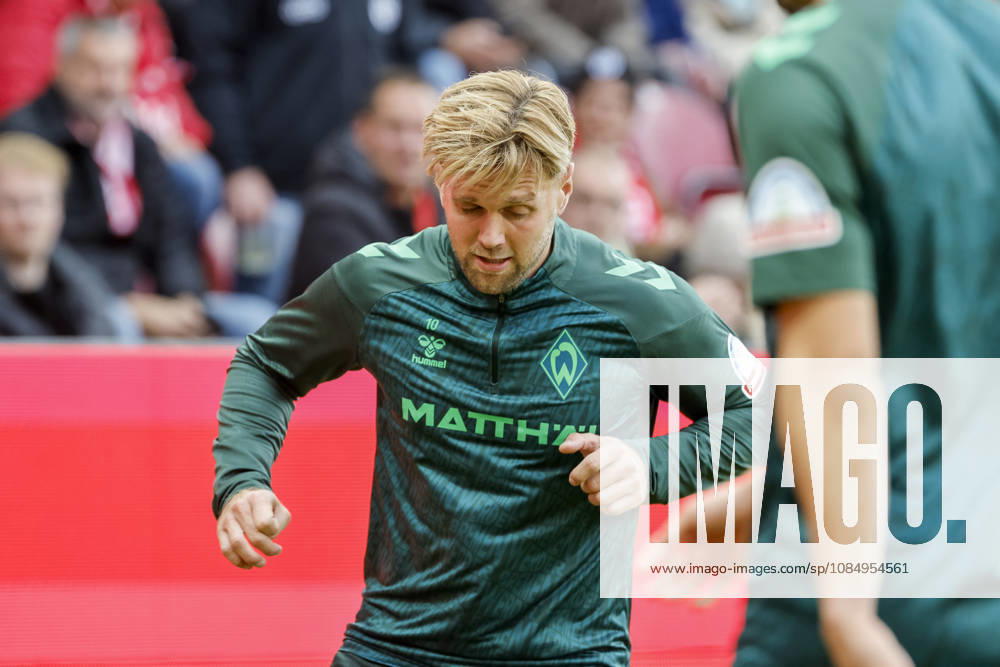 Niclas Füllkrug, Fullkrug (SV Werder Bremen, 10) beim Aufwärmen vor Spielbeginn , Deutschland, Fussball, 1. Bundesliga, 7.Spieltag, 2026 2027, 1. FSV Mainz vs. SV Werder Bremen, 24.10.2026, Mainz Mewa Arena Deutschland