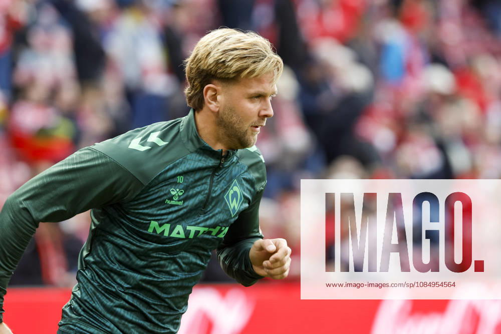 Niclas Füllkrug, Fullkrug (SV Werder Bremen, 10) beim Aufwärmen vor Spielbeginn , Deutschland, Fussball, 1. Bundesliga, 7.Spieltag, 2026 2027, 1. FSV Mainz vs. SV Werder Bremen, 24.10.2026, Mainz Mewa Arena Deutschland