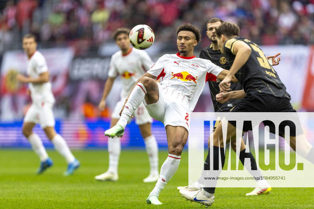 GER, Leipzig, Fussball, Bundesliga, 7. Spieltag, RB Leipzig vs. SV Elversberg im Bild v.l.: Tidiam Gomis (RB Leipzig 27), Aktion mit Ball 24.10.2026, Red-Bull Arena Leipzig DFL DFB REGULATIONS PROHIBIT ANY USE OF PHOTOGRAPHS AS IMAGE SEQUENCES AND OR QUASI-VIDEO,