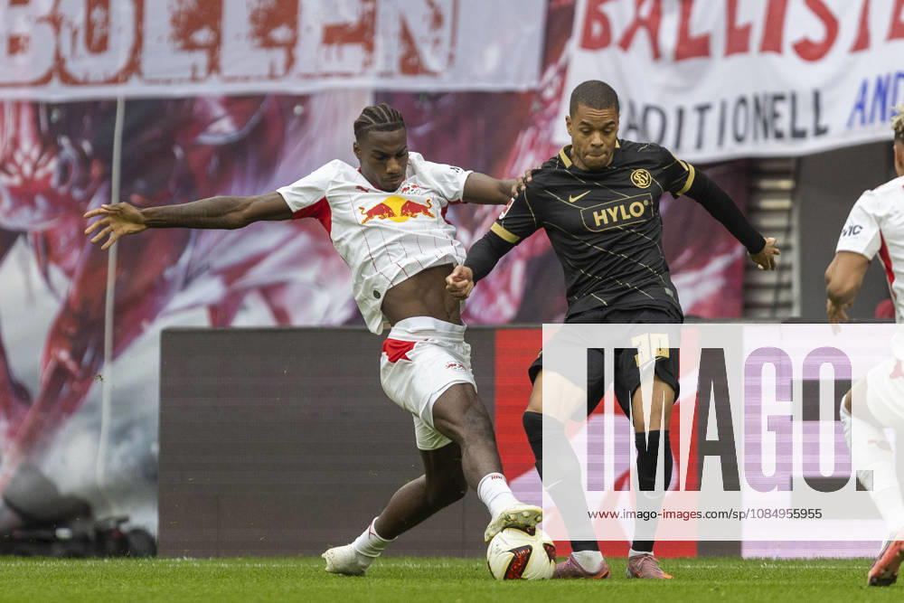 GER, Leipzig, Fussball, Bundesliga, 7. Spieltag, RB Leipzig vs. SV Elversberg im Bild v.l.: Ezechiel Banzuzi (RB Leipzig 06), Jan Gyamerah (SV Elversberg 30), Zweikampf 24.10.2026, Red-Bull Arena Leipzig DFL DFB REGULATIONS PROHIBIT ANY USE OF PHOTOGRAPHS AS IMAGE SEQUENCES AND OR QUASI-VIDEO,