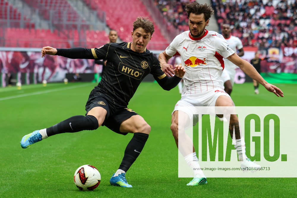 Deutschland: 1. Bundesliga 2026 2027, 7. Spieltag, RB Leipzig - SV Elversberg, Red Bull Arena (Leipzig): Zweikampf von Lukas Petkov (SV 07 Elversberg, 25) und Max Finkgräfe (RB Leipzig, 35)