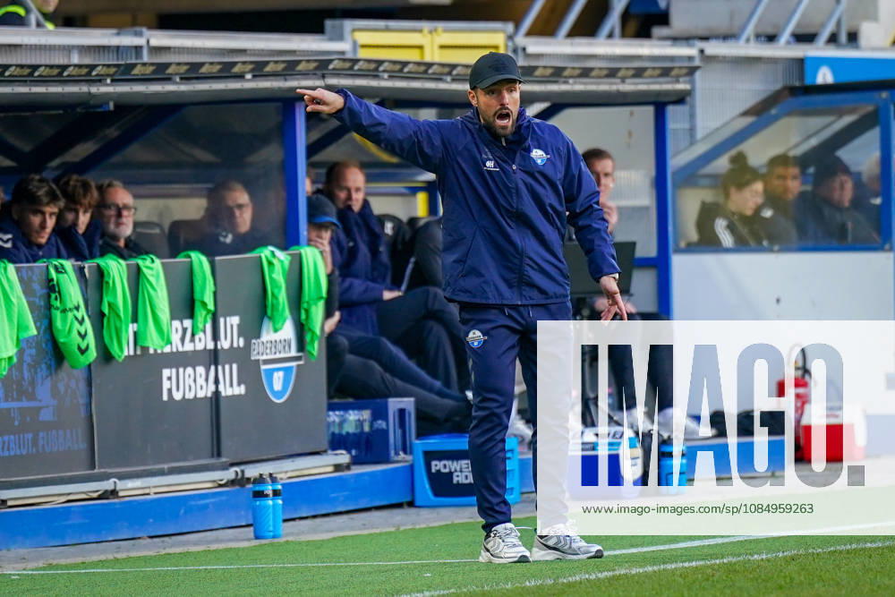 Deutschland: Fussball Bundesliga 2026 - 2027, 7. Spieltag - SC Paderborn vs Hamburger SV - Home-Deluxe-Arena (Paderborn): Ralf Kettemann (Paderborn Trainer) Mimik, Gesichtsausdruck, Geste, Gestik, Emotion