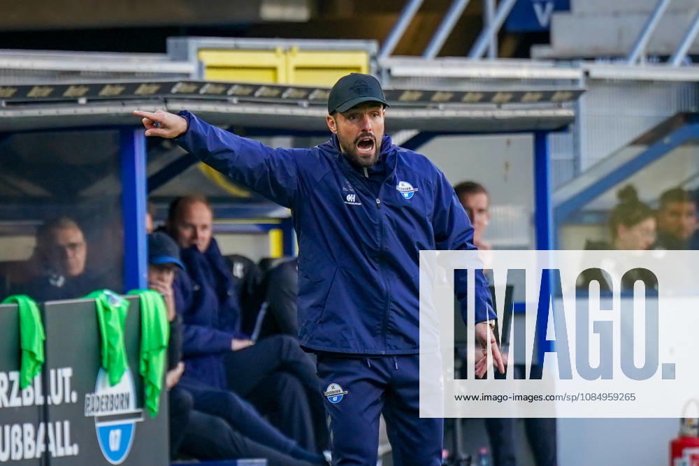 Deutschland: Fussball Bundesliga 2026 - 2027, 7. Spieltag - SC Paderborn vs Hamburger SV - Home-Deluxe-Arena (Paderborn): Ralf Kettemann (Paderborn Trainer) Mimik, Gesichtsausdruck, Geste, Gestik, Emotion