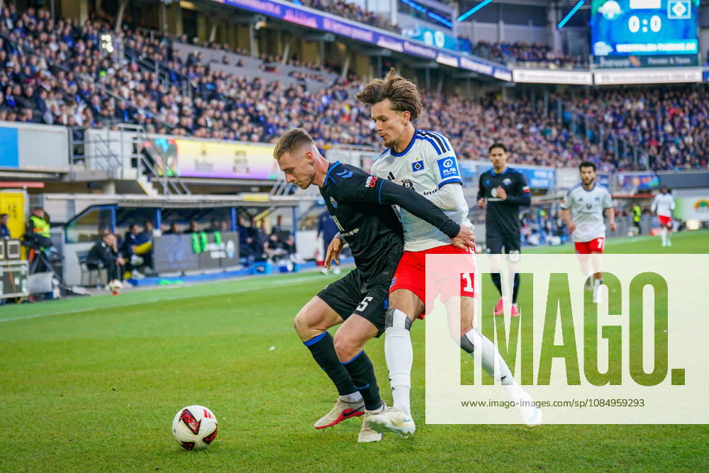 Deutschland: Fussball Bundesliga 2026 - 2027, 7. Spieltag - SC Paderborn vs Hamburger SV - Home-Deluxe-Arena (Paderborn): Santiago Castaneda (Paderborn 5) Otto Stange (Hamburger SV, 19) im Zweikampf