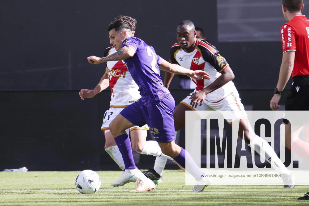 Rayo Vallecano v Espanyol - La Liga EA Sports 2026 27 October 24, 2026, Vallecas Stadium, Madrid, Spain: Lucas Cepeda of Elche is defended by Mujaid Sadick during La Liga EA Sports match between Rayo Vallecano and Elche CF at Vallecas Stadium on October 24, 2026 in Madrid, Spain. Madrid Vallecas Stadium Madrid Spain