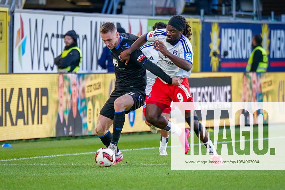 Deutschland: Fussball Bundesliga 2026 - 2027, 7. Spieltag - SC Paderborn vs Hamburger SV - Home-Deluxe-Arena (Paderborn): Tjark Scheller (Paderborn 25) Terem Moffi (Hamburger SV, 9) im Zweikampf