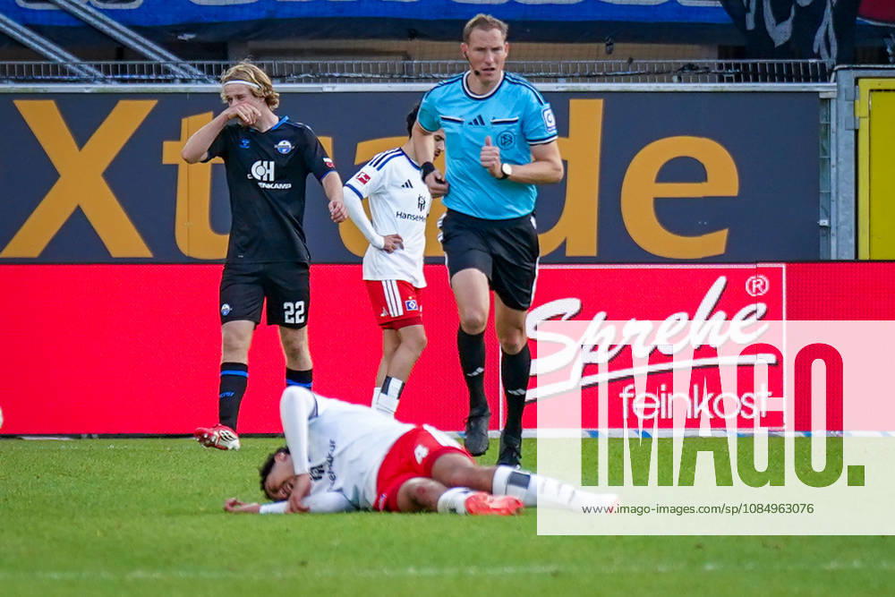 Deutschland: Fussball Bundesliga 2026 - 2027, 7. Spieltag - SC Paderborn vs Hamburger SV - Home-Deluxe-Arena (Paderborn): Schiedsrichter Martin Petersen (Stuttgart) rennt zum verletzten Bilal Nadir (Hamburger SV, 4)