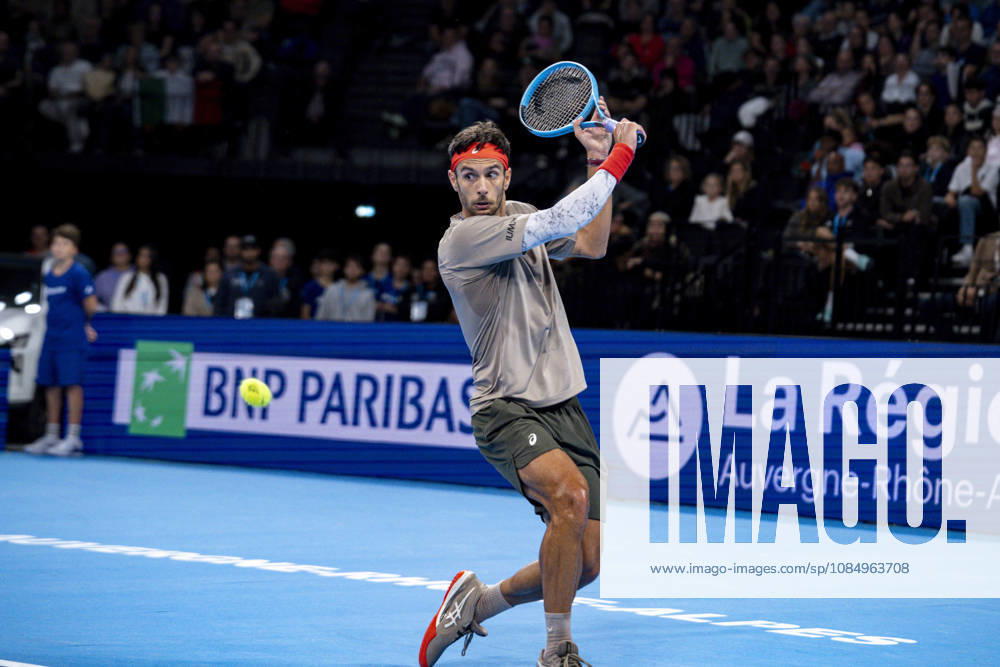 TENNIS : ATP, Tennis Herren 250 - Grand Prix Tennis AURA - Decines (France) 24 10 2026 Flavio COBOLLI (ITA) vs Lorenzo MUSETTI (ITA) in the semifinals of the tennis Grand Prix Auvergne Rhône-Alpes at the LDLC Arena in Décines on October 24, 2026. Photo Sandrine Thesillat PsNewZ