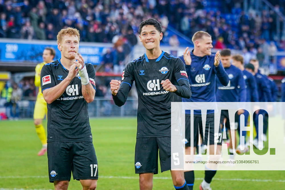 Deutschland: Fussball Bundesliga 2026 - 2027, 7. Spieltag - SC Paderborn vs Hamburger SV - Home-Deluxe-Arena (Paderborn): Freude, Emotionen, Jubel nach dem Heimsieg Laurin Curda (Paderborn 17) und Santiago Castaneda (Paderborn 5) und Steffen Tigges (Paderborn 27) feiern