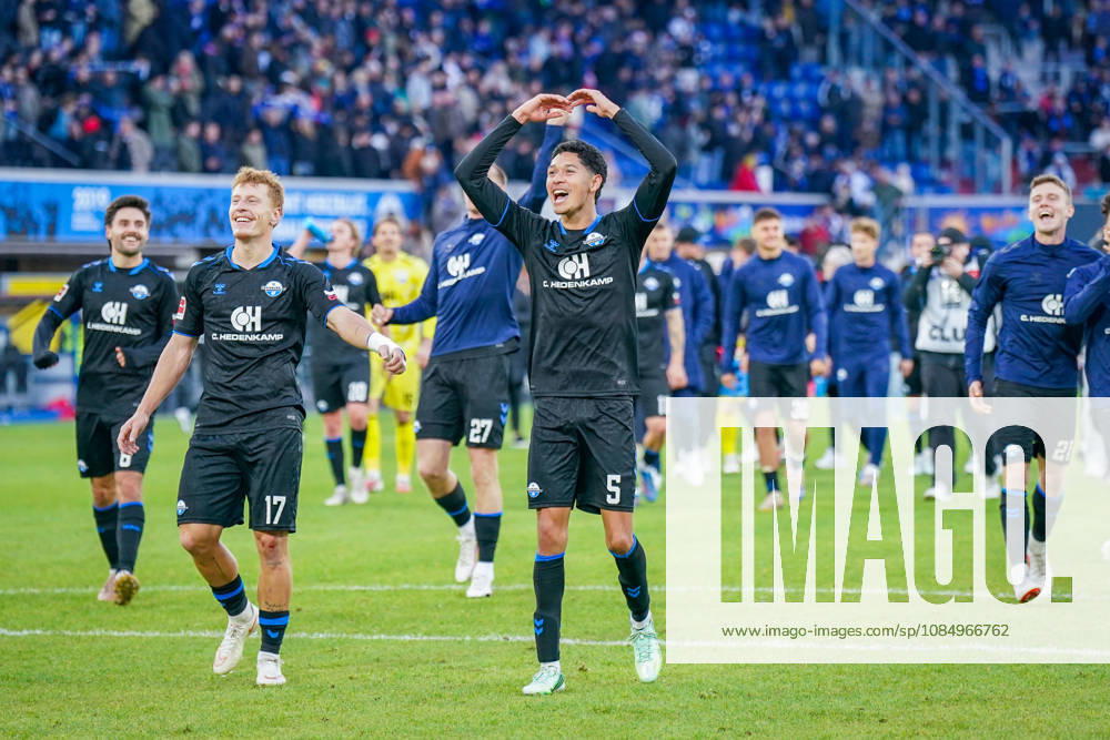 Deutschland: Fussball Bundesliga 2026 - 2027, 7. Spieltag - SC Paderborn vs Hamburger SV - Home-Deluxe-Arena (Paderborn): Freude, Emotionen, Jubel nach dem Heimsieg - Santiago Castaneda (Paderborn 5) mit Geste