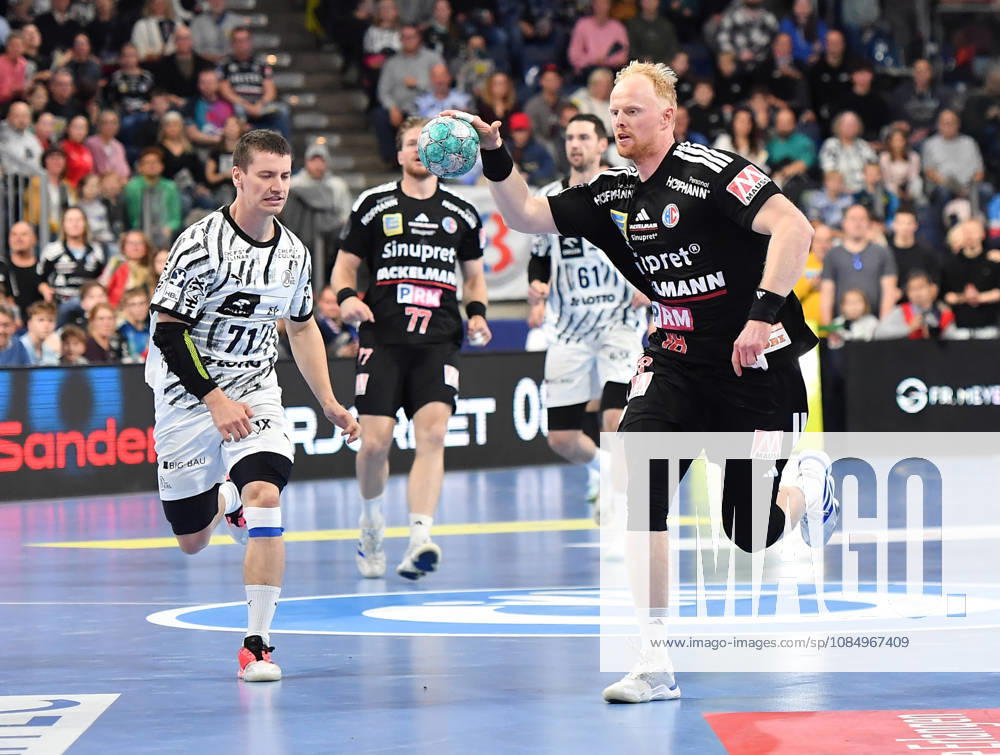 2 - Handball - 1. Bundesliga DAIKIN HBL - Saison 2026 2027 - 10. Spieltag: HC Erlangen Metropolregion Nürnberg HCE - THW Kiel - OGo - - Eric Johansson (21, THW Kiel) Sebastian Firnhaber (18, HC Erlangen HCE )