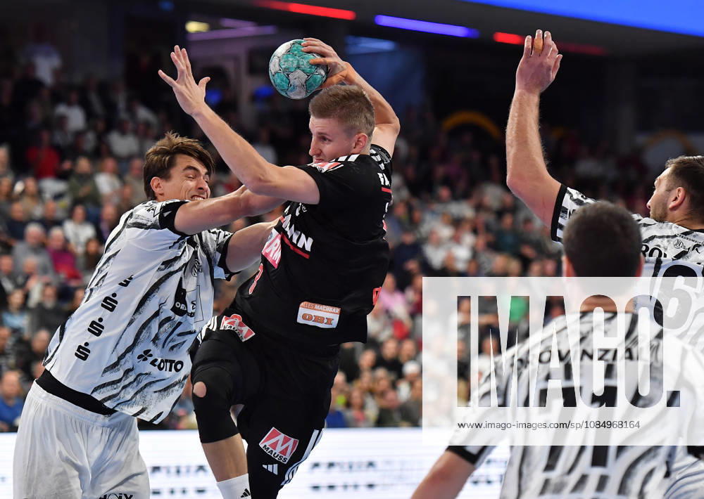2 - Handball - 1. Bundesliga DAIKIN HBL - Saison 2026 2027 - 10. Spieltag: HC Erlangen Metropolregion Nürnberg HCE - THW Kiel - OGo - - Julian Köster (7, THW Kiel) Sander Andreassen Overjordet ( 8, HC Erlangen HCE )
