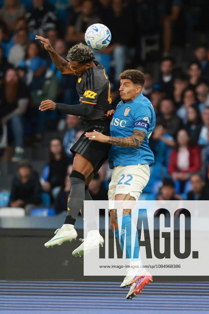 Roma’s Wesley, Napoli’s Giovanni Di Lorenzo during the Serie A soccer match between Napoli and Roma at the Diego Armando Maradona Stadium in Naples, southern italy - Saturday , October 24, 2026. - Soccer .