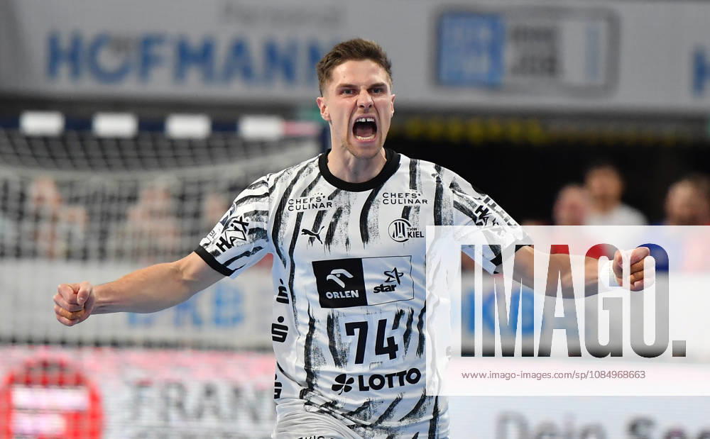 2 - Handball - 1. Bundesliga DAIKIN HBL - Saison 2026 2027 - 10. Spieltag: HC Erlangen Metropolregion Nürnberg HCE - THW Kiel - OGo - - Vincent Büchner (74, THW Kiel) Jubel Freude