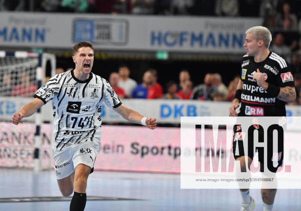 2 - Handball - 1. Bundesliga DAIKIN HBL - Saison 2026 2027 - 10. Spieltag: HC Erlangen Metropolregion Nürnberg HCE - THW Kiel - OGo - - Vincent Büchner (74, THW Kiel) Jubel Freude
