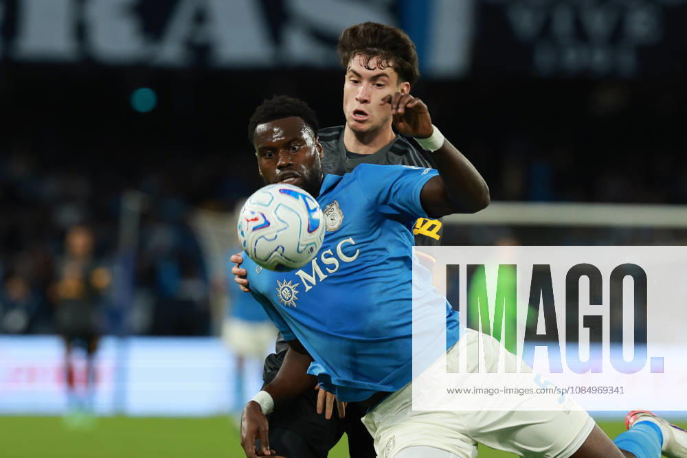 Napoli’s Benoît Badiashile fights for the ball with Roma’s Matías Soulé during the Serie A soccer match between Napoli and Roma at the Diego Armando Maradona Stadium in Naples, southern italy - Saturday , October 24, 2026. - Soccer .