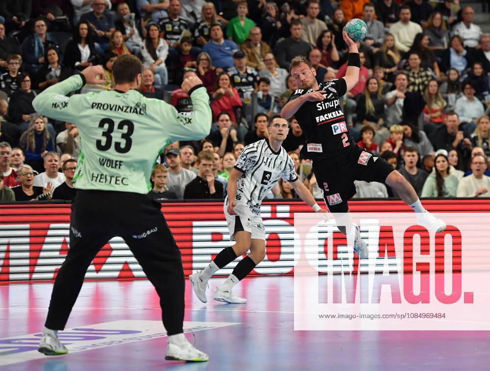2 - Handball - 1. Bundesliga DAIKIN HBL - Saison 2026 2027 - 10. Spieltag: HC Erlangen Metropolregion Nürnberg HCE - THW Kiel - OGo - - Andreas Wolff (33, THW Kiel) Frieder Bandlow (2, HC Erlangen HCE )