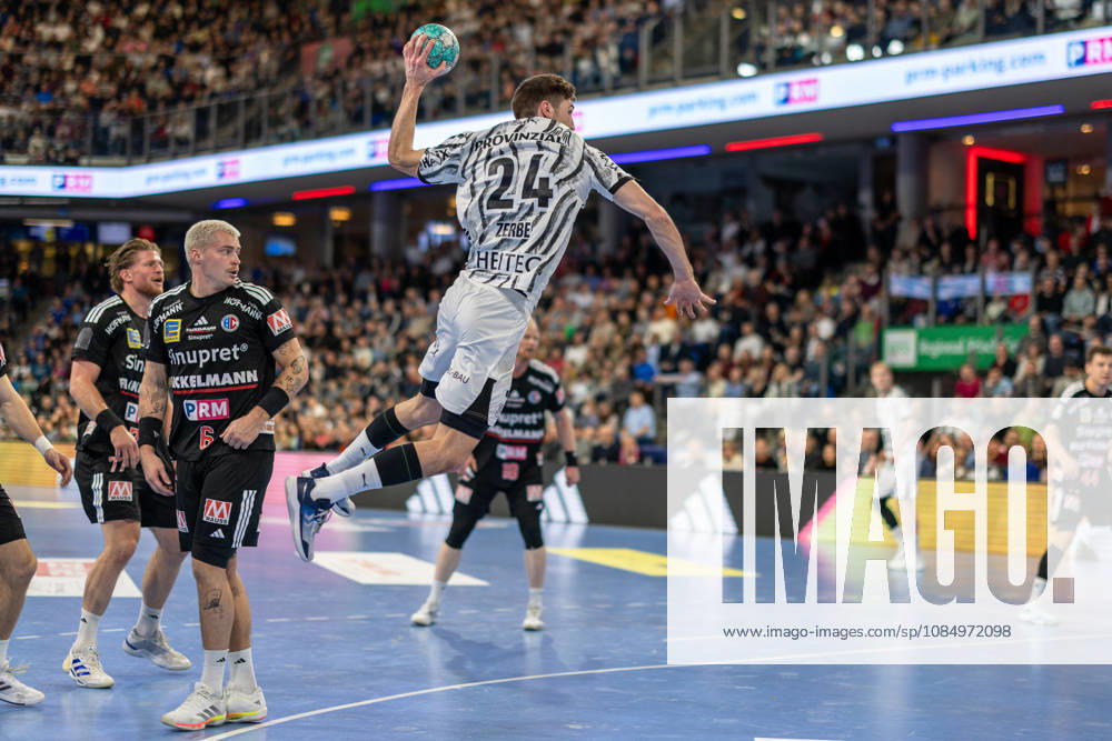 Lukas Zerbe (THW Kiel, 24) beim Wurf. Marek Nissen (HC Erlangen, 06). GER, HC Erlangen vs. THW Kiel, Handball, Opel Handball-Bundesliga, 10. Spieltag, Spielzeit 2026 2027, 24.10.2026 GER, HC Erlangen vs. THW Kiel, Handball, Opel Handball-Bundesliga, 10. Spieltag, Spielzeit 2026 2027, 24.10.2026 Nuernberg