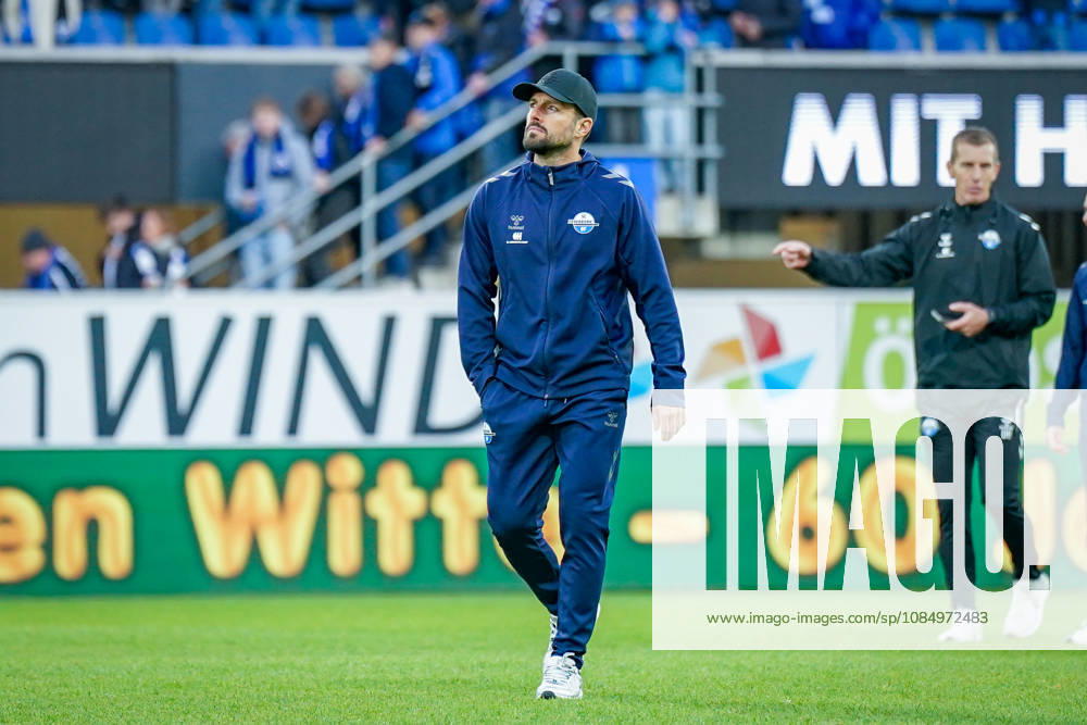 Deutschland: Fussball Bundesliga 2026 - 2027, 7. Spieltag - SC Paderborn vs Hamburger SV - Home-Deluxe-Arena (Paderborn): Ralf Kettemann (Paderborn Trainer) Mimik, Gesichtsausdruck, Emotion, Freisteller