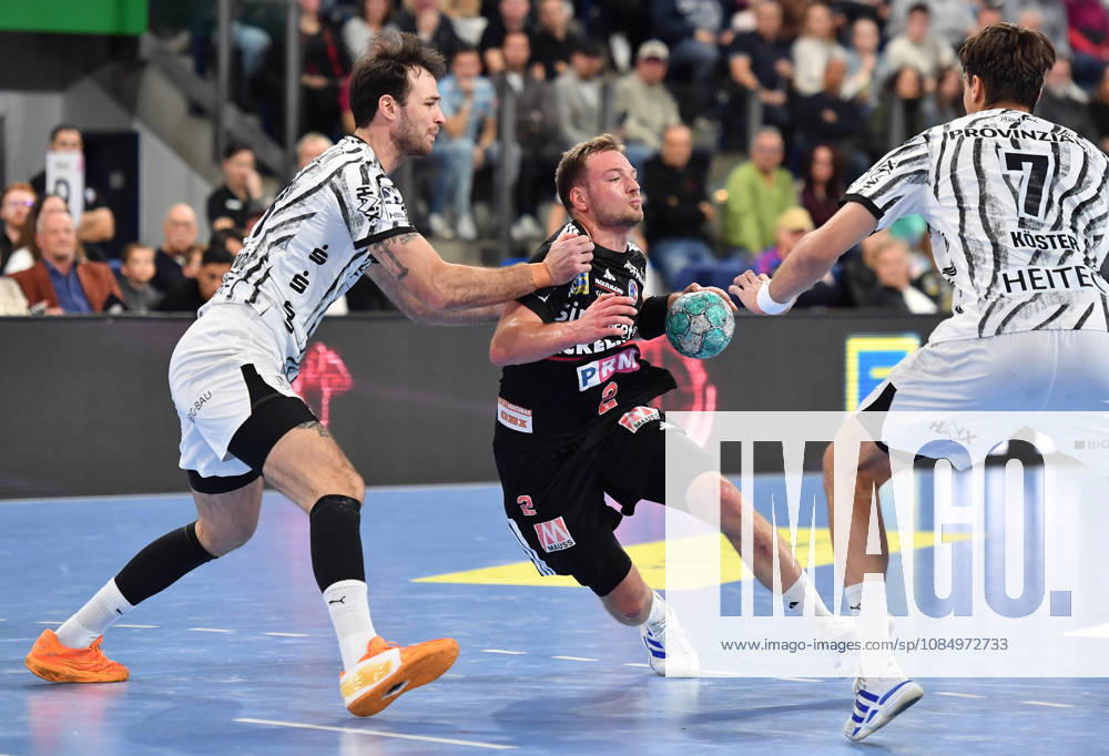 2 - Handball - 1. Bundesliga DAIKIN HBL - Saison 2026 2027 - 10. Spieltag: HC Erlangen Metropolregion Nürnberg HCE - THW Kiel - OGo - - Veron Na??inovi?? (93, THW Kiel) Frieder Bandlow (2, HC Erlangen HCE )