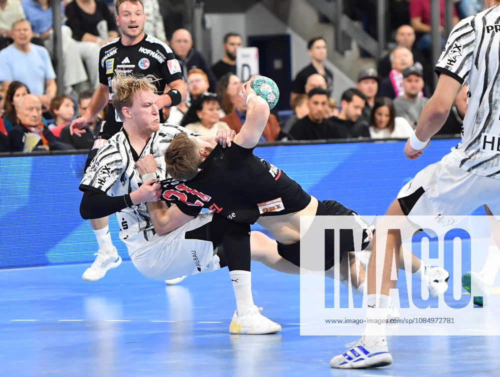 2 - Handball - 1. Bundesliga DAIKIN HBL - Saison 2026 2027 - 10. Spieltag: HC Erlangen Metropolregion Nürnberg HCE - THW Kiel - OGo - - Eric Johansson (21, THW Kiel) Christopher Bissel (21, HC Erlangen HCE )