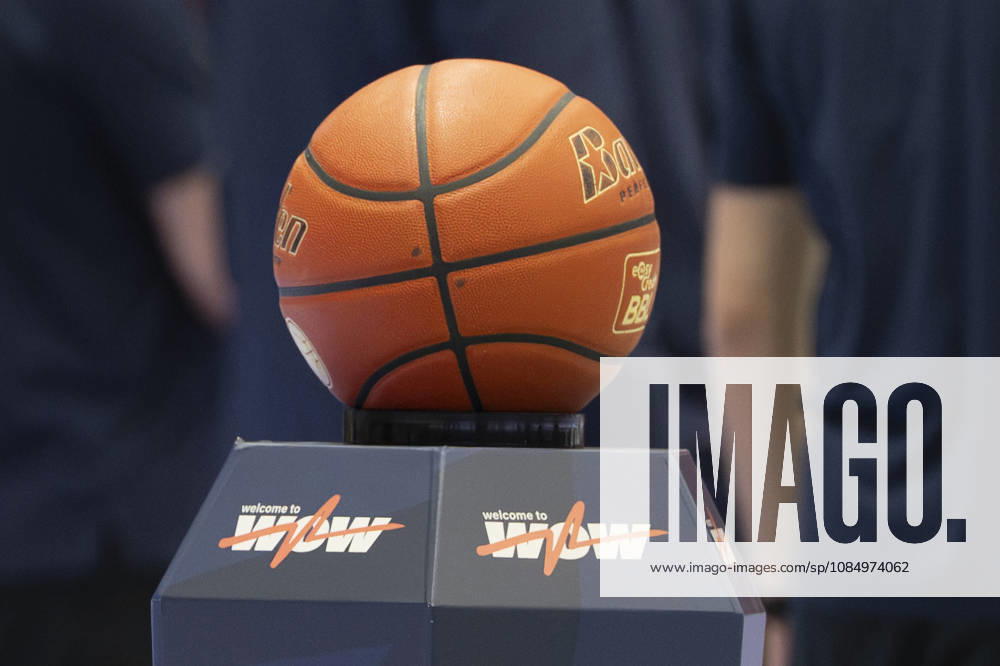 EasyCredit Basketball Bundesliga - 2026 2027 - Syntainics MBC vs. Rostock Seawolves Weissenfels, Deutschland 24.Oktober 2026: Im Bild:Spielball Basketball Feature, Symbol, Symbolfoto, charakteristisch, Detail, Weissenfels Stadthalle Weissenfels Sachsen-Anhalt Deutschland