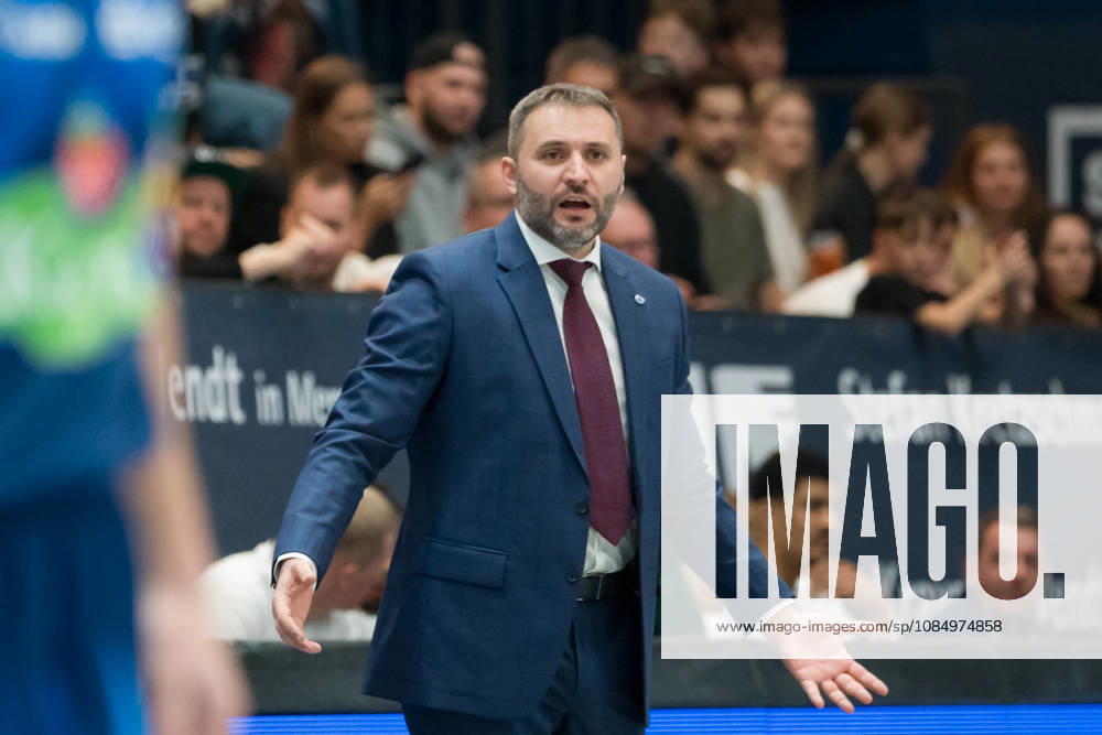 Vladimir Jovanovic (MBC, Head Coach), Syntainics MBC vs. Rostock Seawolves, BBL, Basketball Männer 1. Bundesliga, 6. Spieltag Saison 2026 27, 24.10.2026. Weißenfels Stadthalle Sachsen-Anhalt Deutschland