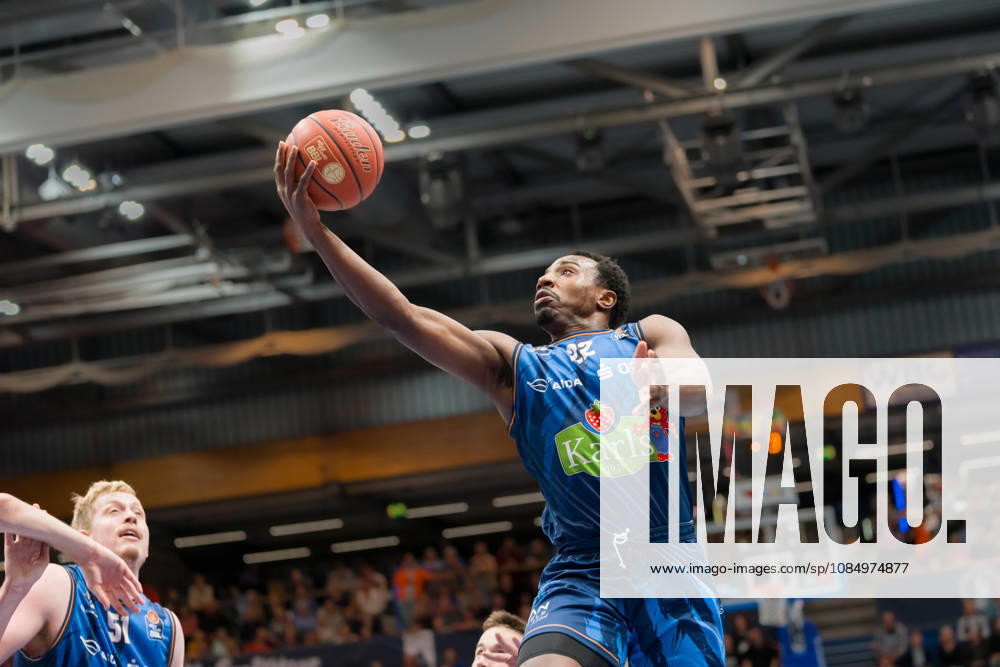 Johnathan Stove (Rostock, 22), Syntainics MBC vs. Rostock Seawolves, BBL, Basketball Männer 1. Bundesliga, 6. Spieltag Saison 2026 27, 24.10.2026. Weißenfels Stadthalle Sachsen-Anhalt Deutschland