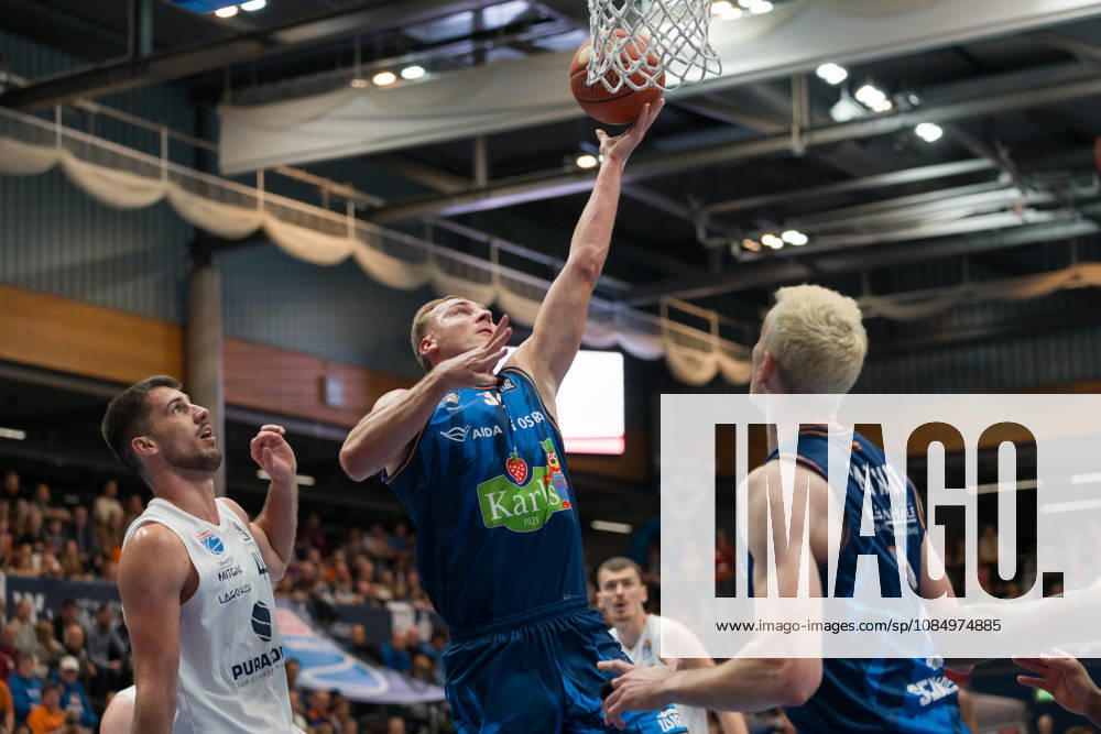 Jure Planinic (MBC, 44), Artur Konontsuk (Rostock, 34), Philipp Hartwich (Rostock, 7), Syntainics MBC vs. Rostock Seawolves, BBL, Basketball Männer 1. Bundesliga, 6. Spieltag Saison 2026 27, 24.10.2026. Weißenfels Stadthalle Sachsen-Anhalt Deutschland