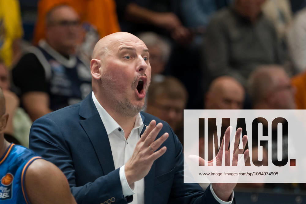 Przemyslaw Frasunkiewicz (Rostock, Head-Coach), Syntainics MBC vs. Rostock Seawolves, BBL, Basketball Männer 1. Bundesliga, 6. Spieltag Saison 2026 27, 24.10.2026. Weißenfels Stadthalle Sachsen-Anhalt Deutschland