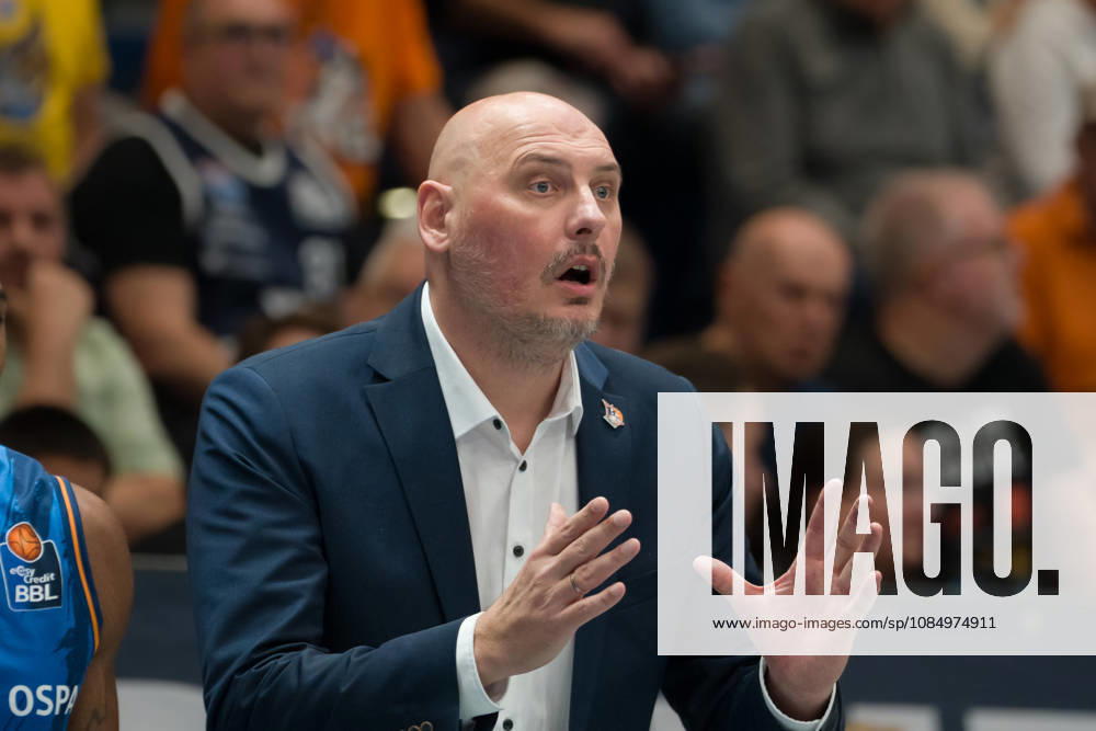 Przemyslaw Frasunkiewicz (Rostock, Head-Coach), Syntainics MBC vs. Rostock Seawolves, BBL, Basketball Männer 1. Bundesliga, 6. Spieltag Saison 2026 27, 24.10.2026. Weißenfels Stadthalle Sachsen-Anhalt Deutschland