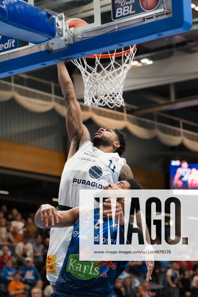 Anthony Gaines (MBC, 11), Zach Copeland (Rostock, 2), Syntainics MBC vs. Rostock Seawolves, BBL, Basketball Männer 1. Bundesliga, 6. Spieltag Saison 2026 27, 24.10.2026. Weißenfels Stadthalle Sachsen-Anhalt Deutschland