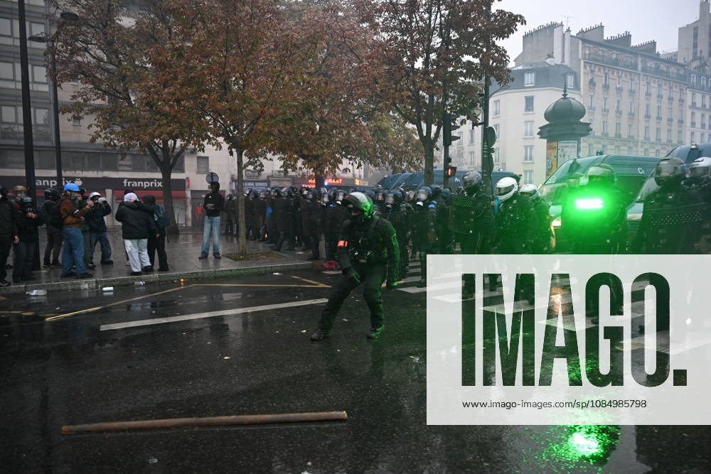 Police intervene in demonstrators amid ongoing protests in Paris PARIS, FRANCE - OCTOBER 24: Police clash with protesters with tear gas during a demonstration amid ongoing social and political tensions in Paris, France, on October 24, 2026. Mouneb Taim Anadolu Paris France. Editorial use only. Please get in touch for any other usage.