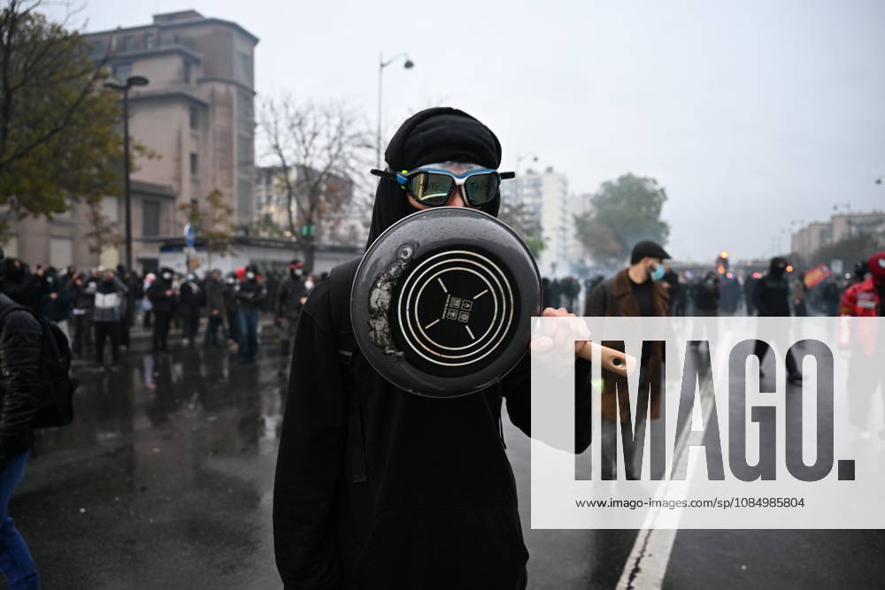 Police intervene in demonstrators amid ongoing protests in Paris PARIS, FRANCE - OCTOBER 24: Police clash with protesters with tear gas during a demonstration amid ongoing social and political tensions in Paris, France, on October 24, 2026. Mouneb Taim Anadolu Paris France. Editorial use only. Please get in touch for any other usage.