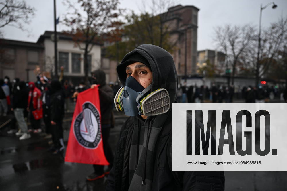 Police intervene in demonstrators amid ongoing protests in Paris PARIS, FRANCE - OCTOBER 24: Police clash with protesters with tear gas during a demonstration amid ongoing social and political tensions in Paris, France, on October 24, 2026. Mouneb Taim Anadolu Paris France. Editorial use only. Please get in touch for any other usage.
