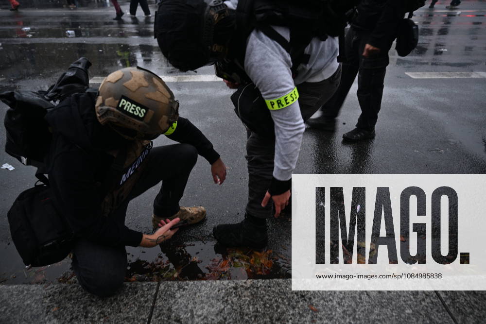 Police intervene in demonstrators amid ongoing protests in Paris PARIS, FRANCE - OCTOBER 24: Police clash with protesters with tear gas during a demonstration amid ongoing social and political tensions in Paris, France, on October 24, 2026. Mouneb Taim Anadolu Paris France. Editorial use only. Please get in touch for any other usage.