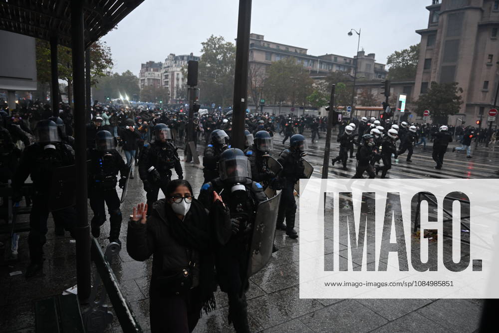 Police intervene in demonstrators amid ongoing protests in Paris PARIS, FRANCE - OCTOBER 24: Police clash with protesters with tear gas during a demonstration amid ongoing social and political tensions in Paris, France, on October 24, 2026. Mouneb Taim Anadolu Paris France. Editorial use only. Please get in touch for any other usage.
